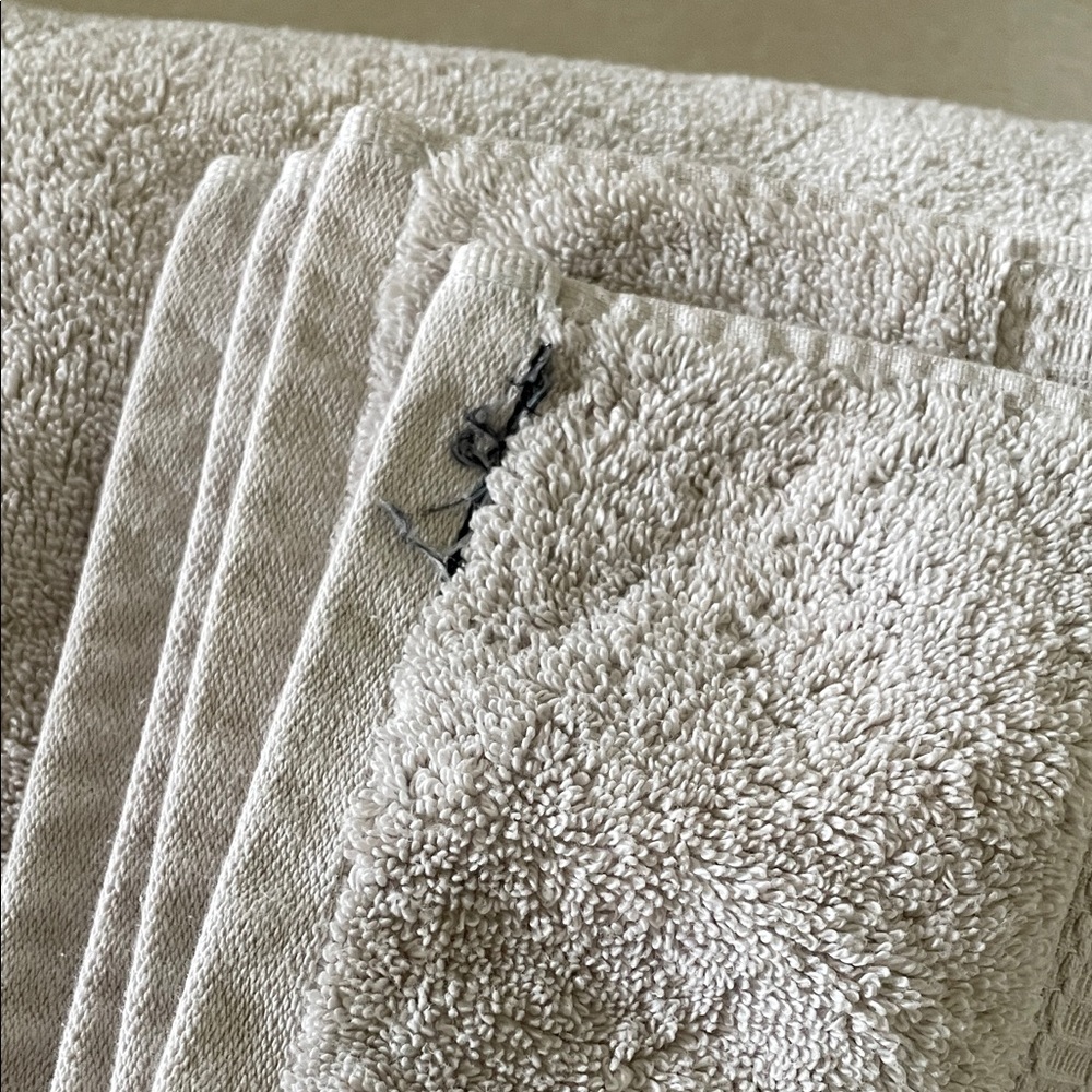 Ultra Soft Large Light Grey Bath Towel - Picture 3 of 3